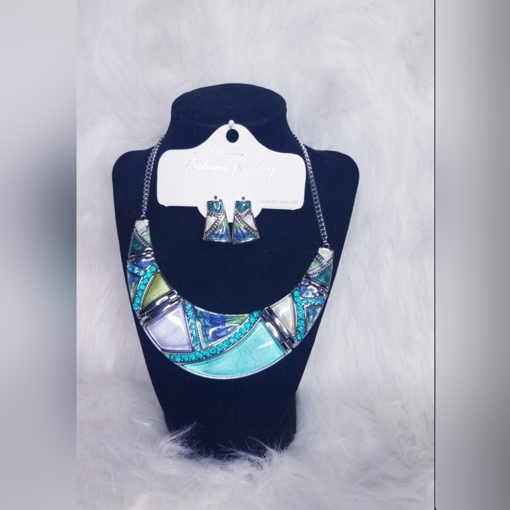 Women's Necklace with Earrings Set.
